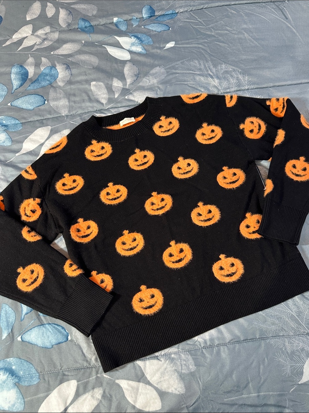 Like New Black Crewneck Sweater w/Orange Pumpkin Motif - Women Sz M?  🎃